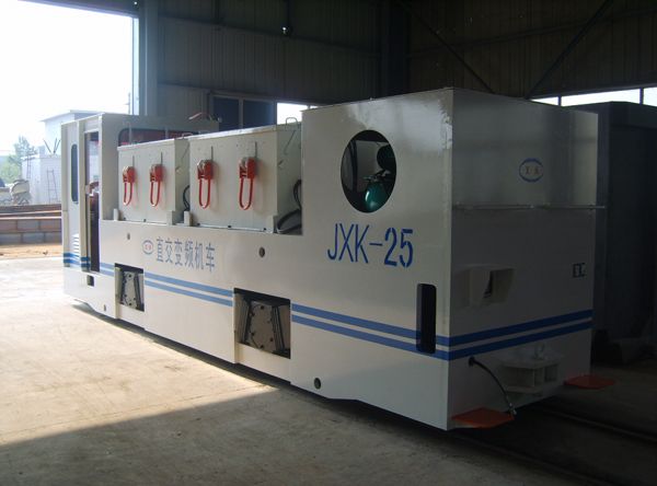 河南翔康隧道設(shè)備機(jī)車雙機(jī)并機(jī)成功